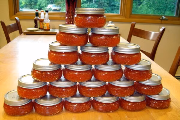 Các hộp sẽ được đóng hộp rồi ghi ngày tháng, phân loại và chuyển đi đến nơi tiêu thụ.