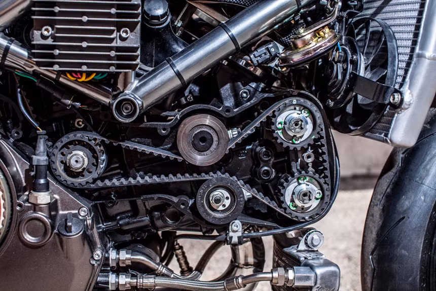 Ducati 848 được sản xuất trong giai đoạn 2008-2013 như là sự thay thế cho tiền nhiệm Ducati 749. Mẫu xe mới nhanh chóng thu hút được nhiều fan hâm mộ nhờ động cơ hoàn toàn mới. Khối động cơ L-twin nhỏ gọn, dung tích 849 cc có công suất 122 mã lực.