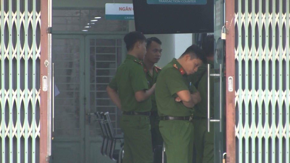 Công an đang khám nghiệm hiện trường.