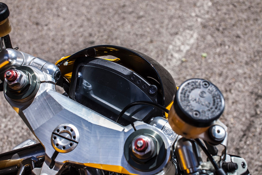 Không giống như chiếc Ducati 749, chiếc 848 có động cơ được thiết kế riêng.