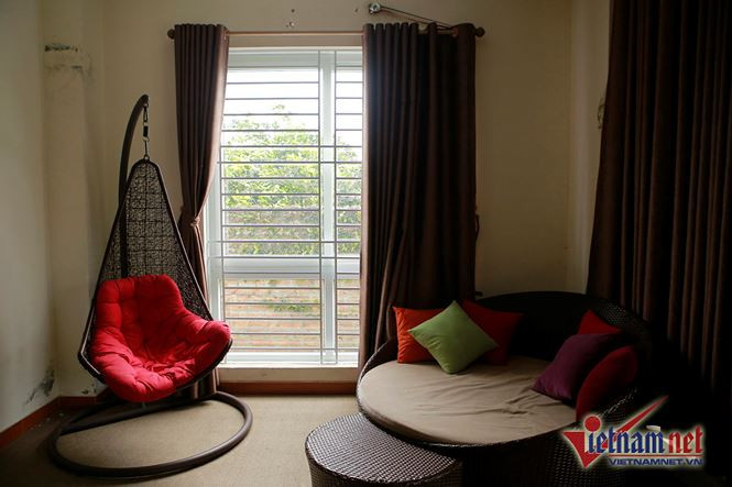 NSND Thanh Hoa chia sẻ đây là nơi mình thích nhất vì có thể đọc sách và uống cà phê, tận hưởng không khí trong lành vào mỗi sáng.