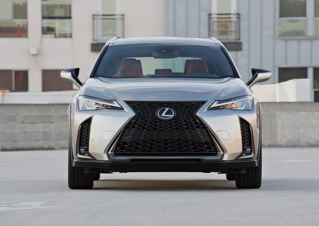 Tại thị trường Mỹ, Lexus UX 2019 có 2 lựa chọn cấu hình gồm Lexus UX 200 và bản động cơ hybrid Lexus UX 250h.
