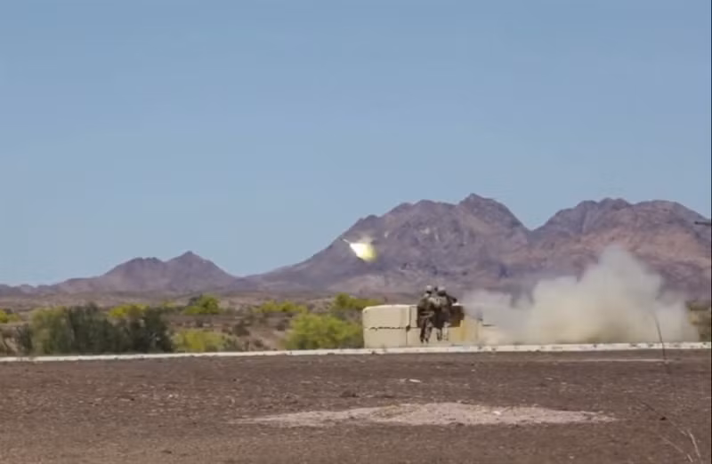 Ngoài việc được trang bị ngòi nổ cận đích, Chương trình nâng cấp còn giúp các tên lửa Stinger kéo dài tuổi thọ hoạt động của mình, bên cạnh đó là việc thay thế các linh kiện đã bị lão hóa và hiện đại hóa nâng cấp phần cứng mới.