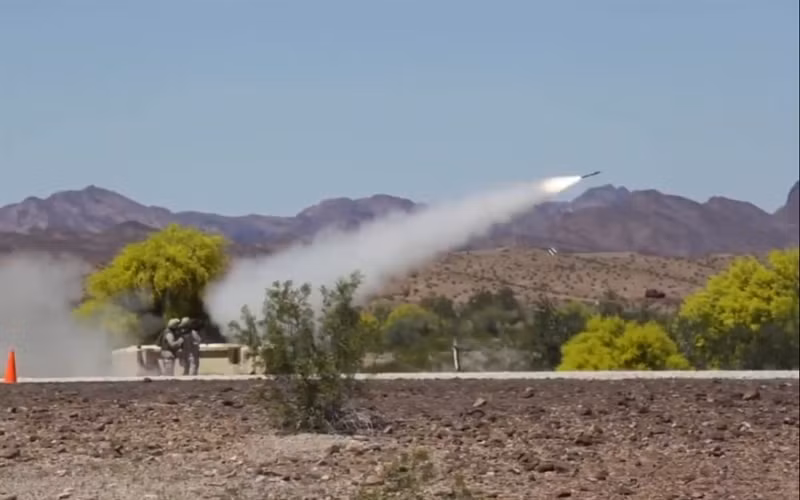 Các biến thể nâng cấp mới của Stinger cũng được trang bị các hệ thống dẫn đường đánh chặn mới (GMIA) có khả năng tái sử dụng sau mỗi lần bắn. Với thiết kế có thể dễ dàng tháo rời khỏi ống phóng và lắp ráp vào một ống phóng mang tên lửa Stinger mới.