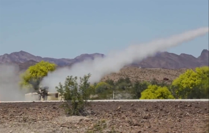 Phiên bản Stinger nâng cấp cũng được trang bị động cơ đẩy và đầu đạn có khả năng tự kích nổ khi đến gần mục tiêu. Tất cả các đầu đạn của tên lửa Stinger sử dụng hiện nay đều là đầu đạn phân mảnh. Chính vì vậy việc trang bị đầu đạn mới sẽ giúp Stinger có thể dễ dàng tiêu diệt các mục tiêu hơn trước rất nhiều.