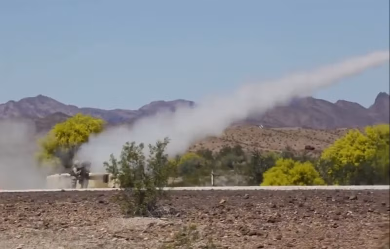 Phiên bản Stinger nâng cấp cũng được trang bị động cơ đẩy và đầu đạn có khả năng tự kích nổ khi đến gần mục tiêu. Tất cả các đầu đạn của tên lửa Stinger sử dụng hiện nay đều là đầu đạn phân mảnh. Chính vì vậy việc trang bị đầu đạn mới sẽ giúp Stinger có thể dễ dàng tiêu diệt các mục tiêu hơn trước rất nhiều.