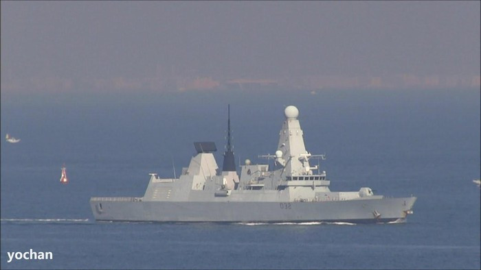 Điều này được thể hiện bằng mảng pha hoạt động hai chiều chống nhiễu tốt hơn gấp nhiều lần, mỗi module truyền và nhận được trang bị một bóng bán dẫn vi sóng gallium arsenide và bộ lọc tín hiệu.