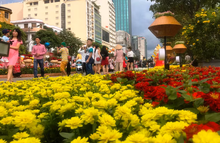 Được biết, đường hoa Nguyễn Huệ sẽ chính thức bế mạc vào ngày mùng 4 Tết (19/2) sau đúng 1 tuần phục vụ du khách.