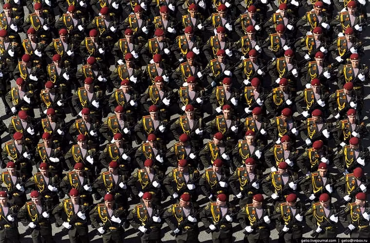 Học viên Học viện quân sự Novosibirsk trong lễ duyệt binh.