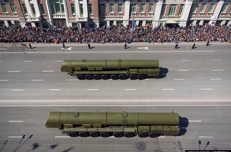 Xe tự hành tổ hợp tên lửa đạn đạo liên lục địa.