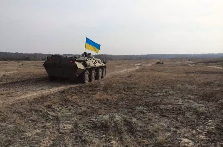 Một chiếc xe thiết giáp BTR-80.