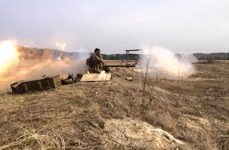 Dù cho miền Đông đang có dấu hiệu tạm lắng, nhưng Quân đội Ukraine vẫn tiếp tục tăng cường huấn luyện binh sĩ. Có lẽ nhằm chuẩn bị cho cuộc tấn công hoặc cuộc xung đột mới trong tương lai ở miền Đông.