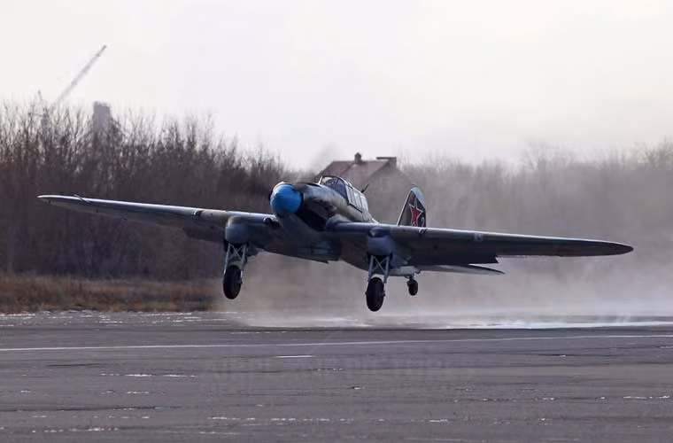 Sau năm 1945, máy bay cường kích Il-2 hoạt động trong Không quân Liên Xô và một vài nước Đông Âu thêm 5-10 năm nữa trước khi nghỉ hưu hoàn toàn. Ngày nay, Il-2 chủ yếu nằm trong các bộ sưu tập tư nhân, thường bay biểu diễn trong các ngày lễ lớn.