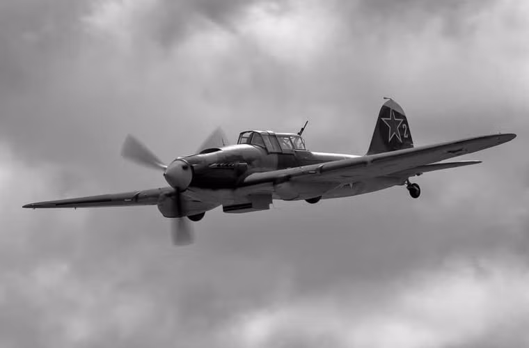 Il-2 Shturmovik là một trong những máy bay chiến đấu nổi danh trong Chiến tranh Thế giới thứ hai. Còn ở đất nước sản sinh ra nó - Liên Xô, Il-2 giữ vai trò rất quan trọng trong các trận chiến, thậm chí nhà lãnh đạo Stalin còn gửi thông điệp cho nhà máy sản xuất Il-2 rằng: "Chúng (Il-2) quan trọng với Hồng quân như không khí và bánh mì".