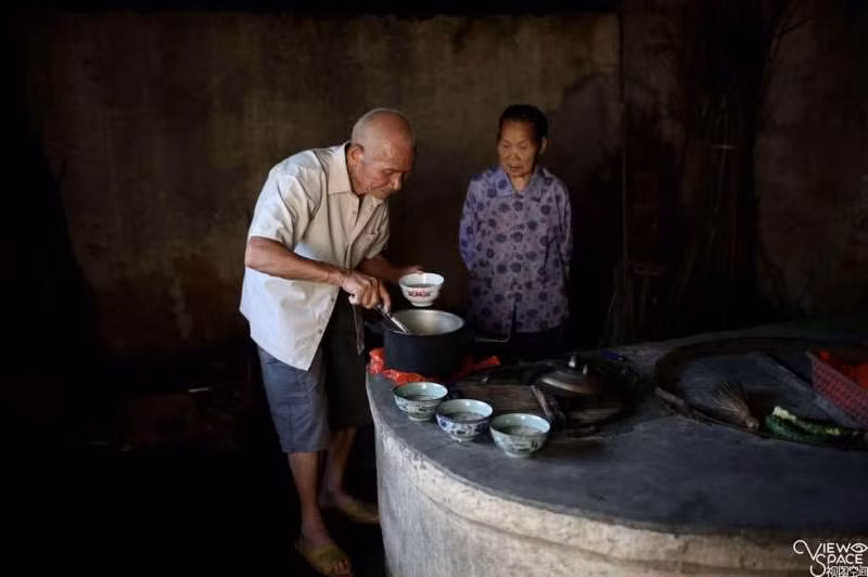 Chuyện lạ hôm nay: 6 tuổi lấy chồng, cụ bà hạnh phúc gần thế kỷ - Hình 8 Chuyen la hom nay: 6 tuoi lay chong, cu ba hanh phuc gan the ky-Hinh-8