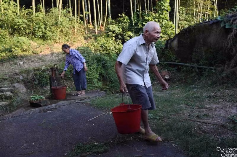 Chuyện lạ hôm nay: 6 tuổi lấy chồng, cụ bà hạnh phúc gần thế kỷ - Hình 9 Chuyen la hom nay: 6 tuoi lay chong, cu ba hanh phuc gan the ky-Hinh-9