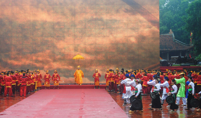 Lễ hội Lam Kinh diễn ra vào tháng 8 âm lịch hàng năm do Sở Văn hóa - Thể thao và du lịch tỉnh Thanh Hóa tổ chức, trong đó có kinh phí tổ chức từ nguồn xã hội hóa - Ảnh: HÀ ĐỒNG