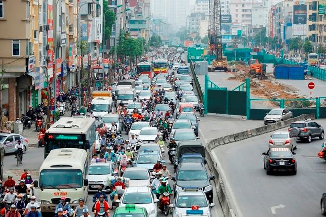 Ngoài ảnh hưởng đến tiến độ dự án đường Vành đai 2 trên cao, dự án mở rộng đường Vành đai do BQL dự án đầu tư công trình dân dụng và Công nghiệp Hà Nội làm chủ đầu tư đi dưới thấp hiện còn khoảng 100 hộ dân ở nút giao Vọng và Tôn Thất Tùng chưa giải phóng xong. Điều này khiến dự án đã 3 lần vỡ tiến độ về đích.