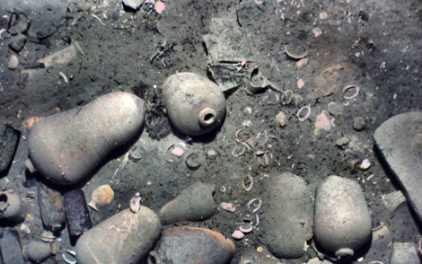 Đồ chế tác bị vỡ ở xác thuyền San José. Ảnh: WHOI.