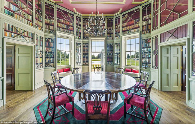 Nó đã được tân trang thành văn phòng thương mại cho đến khi được phép sử dụng như một nhà ở vào năm 2014.