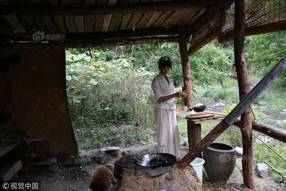 Sau khi bỏ thành phố về nơi hoang dã ở huyện Thạch Tuyền, thị An Khang, tỉnh Thiểm Tây, Trung Quốc, cô gái trẻ tự tay khai hoang một vùng, tự làm nhà tranh, trồng rau cỏ, nấu ăn theo phương cách cổ xưa.