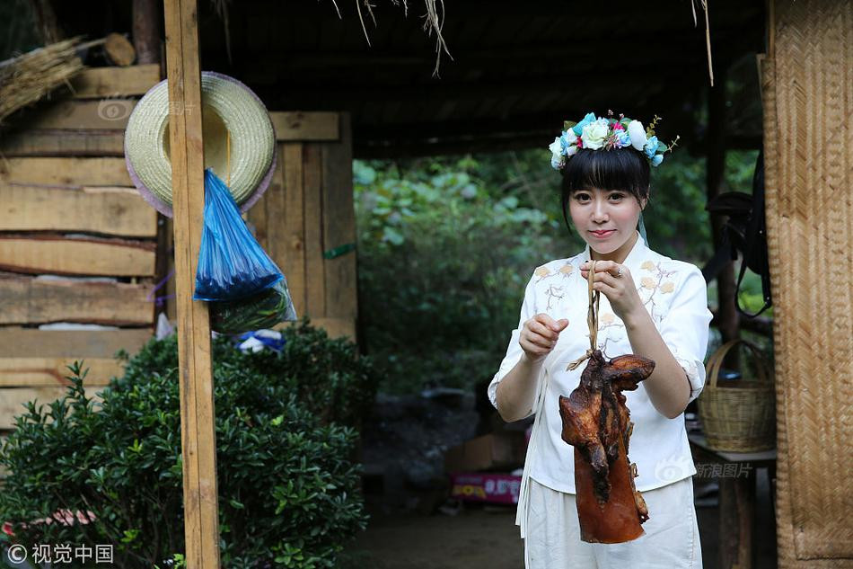 Nhờ cuộc sống này, Trương Phương nảy ra ý định chia sẻ món ngon địa phương theo cách khác biệt, tất cả mọi thứ đều được làm thủ công, tự nhiên, khiến người xem vừa thích thú vừa tò mò.