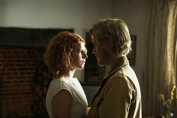 Tháng 4-2018, bộ phim Quái thú (Beast) ra rạp tại Mỹ và lập tức gây ám ảnh cho người xem. Bộ phim kể câu chuyện cuộc đời của một nghi phạm giết người hàng loạt và chuyện tình yêu của hắn với cô vợ trẻ.