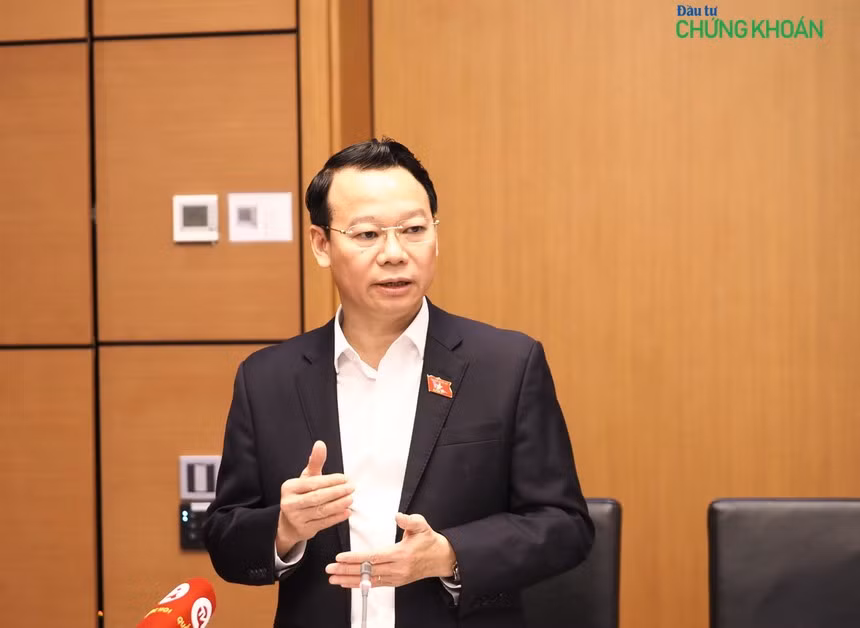 Go “nut that” tiep can dat cho nha o thuong mai