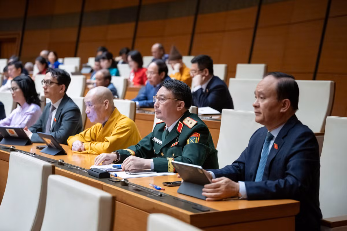 Tthong qua Nghi quyet hoat dong chat van: Nghien cuu sua Luat Bao chi