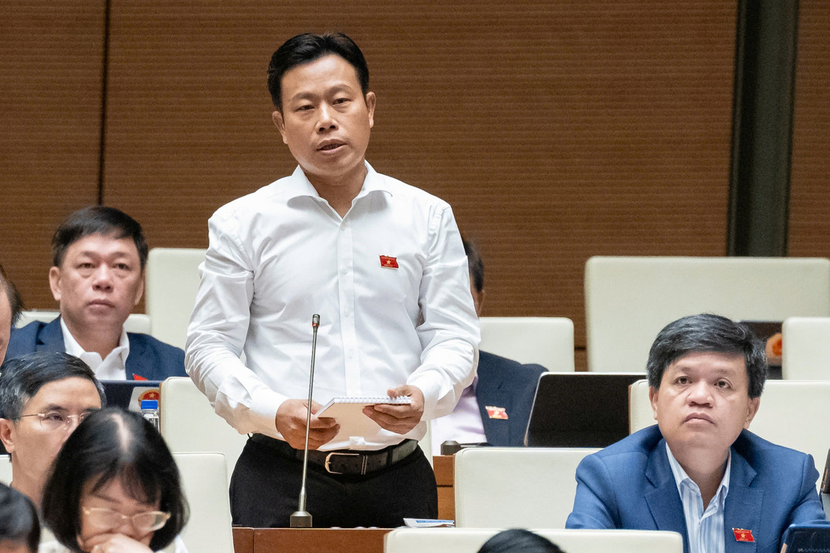 DBQH: Hoc phi tang cao do ganh ca tien xay dung, lai suat ngan hang