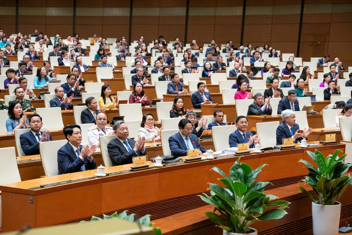 Bế mạc Kỳ họp thứ 8: Khẩn trương sắp xếp bộ máy “tinh, gọn, mạnh" Be mac Ky hop thu 8: Khan truong sap xep bo may “tinh, gon, manh