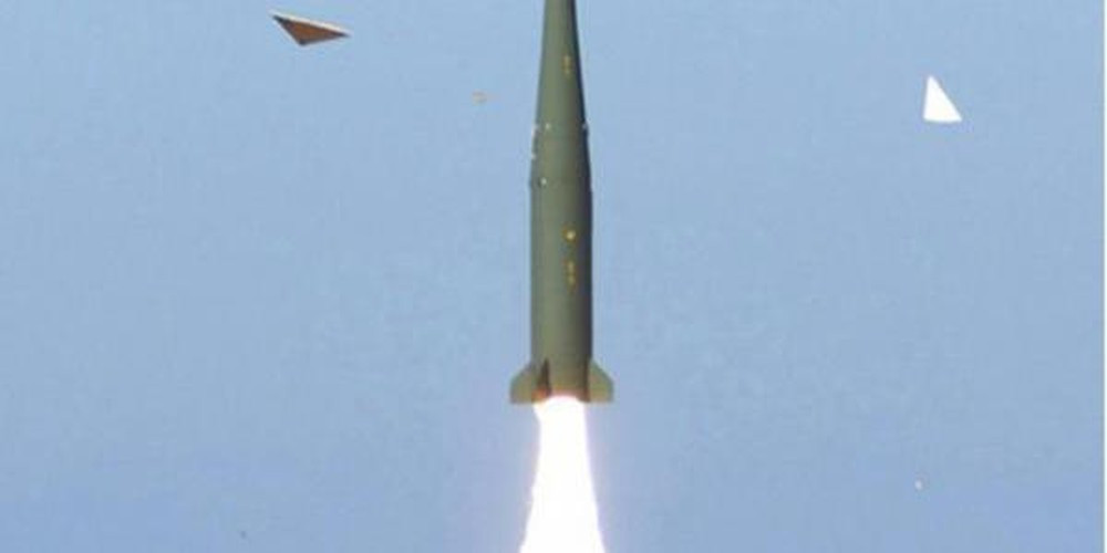 Hàn Quốc được phép chế tạo tên lửa có tầm bắn tối đa 800 km mang theo đầu đạn nặng 500 kg, hoặc 500 km nếu mang theo đầu đạn nặng 1.000 kg, hoặc 300 km khi mang theo đầu đạn nặng 2.000 kg.