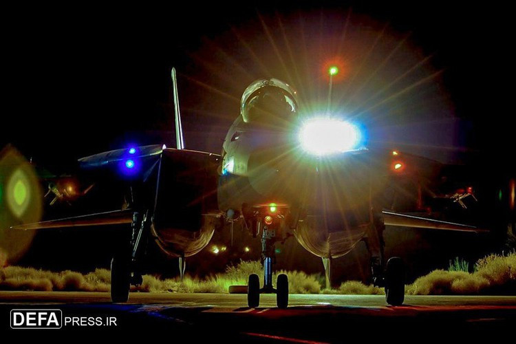 F-14 Tomcat không có khả năng cơ động ấn tượng như F-16, nhưng nó có khả năng ổn định ngang rất tốt đưa nó trở thành một trong những máy bay không chiến đáng sợ trên bầu trời.