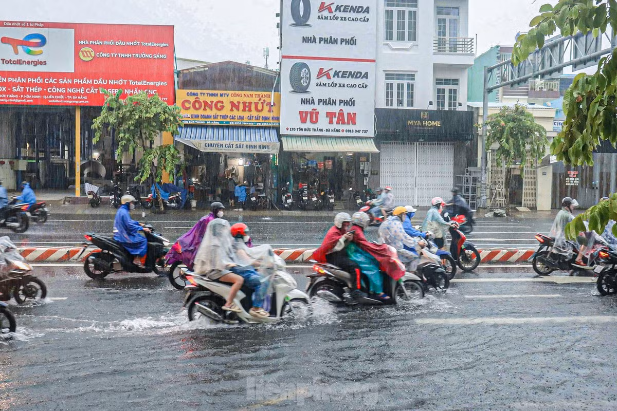 Theo Cổng thông tin phòng chống thiên tai thành phố Đà Nẵng, tổng lượng mưa tính từ 7h ngày 17/9-7h ngày 18/9 phổ biến 20-60 mm, có nơi có hơn như Suối Đá 134.0 mm, Chùa Linh ứng 128.2 mm, Đà Nẵng 90.4 mm, Hồ Thạch Gián 87.0 mm, Sơn Trà 80.2 mm, Cẩm Lệ 77.4 mm.