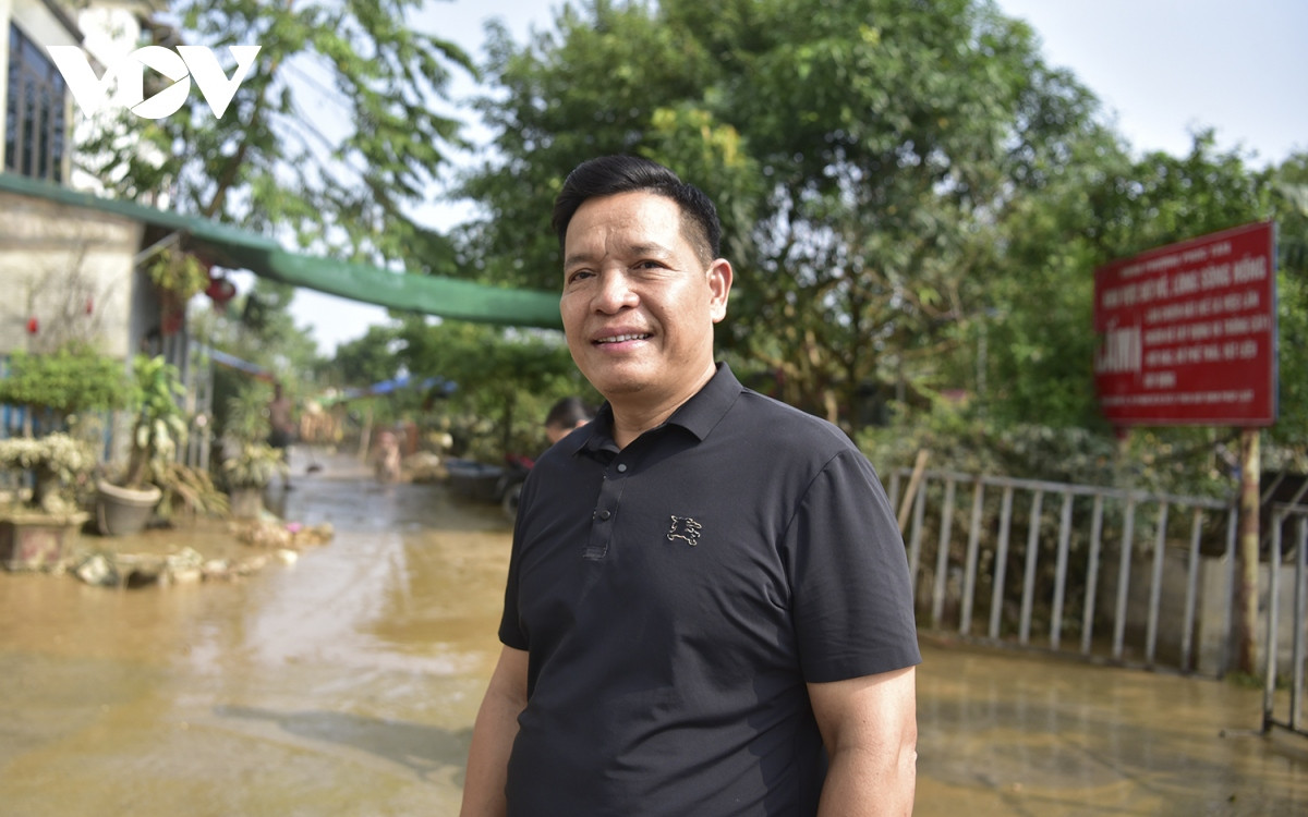 Ông Nguyễn Thành Công, Phó Chủ tịch UBND phường Phúc Tân chia sẻ, trước khi lũ về, thực hiện chỉ đạo của Thành ủy, UBND thành phố và Quận ủy, UBND quận Hoàn Kiếm, UBND phường đã di dời toàn bộ hộ dân khu vực bờ sông Hồng vào nơi an toàn. UBND phường đã bố trí 3 điểm tạm trú, một là trường Tiểu học Phúc Tân, 2 là Trung tâm Thể dục thể thao quận và địa điểm 360 Phúc Tân. Sau khi lũ rút, lãnh đạo Quận ủy, UBND quận đã chỉ đạo các lực lượng về phường Phúc Tân và phường Chương Dương hỗ trợ công tác vệ sinh môi trường để tránh dịch bệnh và ô nhiễm rác thải.