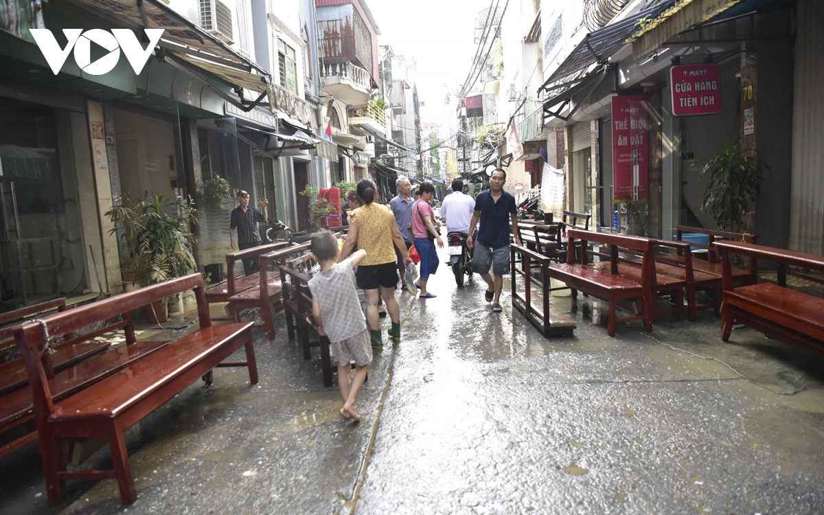 Tất cả đều lao động với tinh thần khẩn trương nhất để sớm trở lại nhịp sống thường ngày.