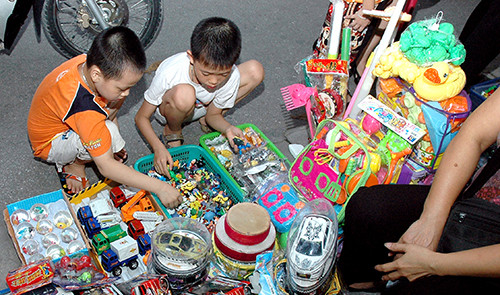 Do choi ban can la ke thu cua suc khoe tre em