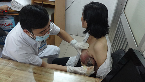 Thảm cảnh nguòi phụ nũ có 3 vú ỏ Bình Duong