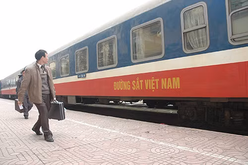 Can trong khi mua ve tau dien tu qua “co”