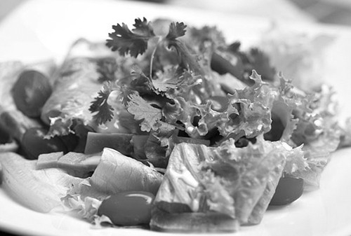 Cùng với dùng thuốc, việc tuân thủ chế độ ăn uống nghiêm ngặt cùng từ bỏ những thói quen xấu sẽ khiến mỡ máu ổn định, sức khoẻ được cải thiện.