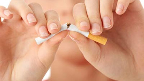 Chat doc nicotin trong thuoc la co the tham qua da