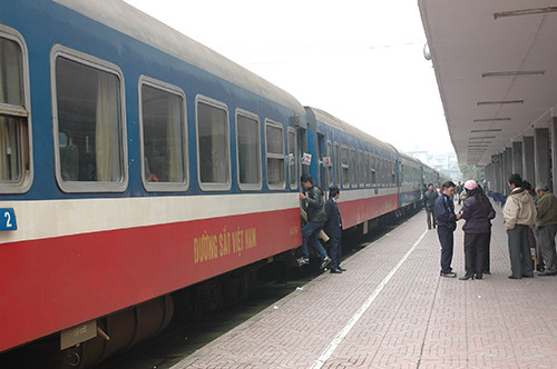 Mua ve tau online co giong dat ve may bay?