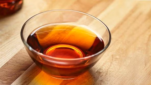 Nước mắm cốt cũng không bao giờ thiếu khi kho cá ở làng Vũ Đại.