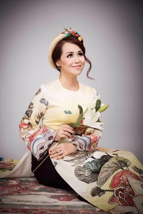 Dù công việc bận rộn, nhưng cô vẫn cố gắng sắp xếp thời gian để chu toàn mọi việc trong gia đình và thỉnh thoảng mới nhận lời xuất hiện tại các sự kiện. 