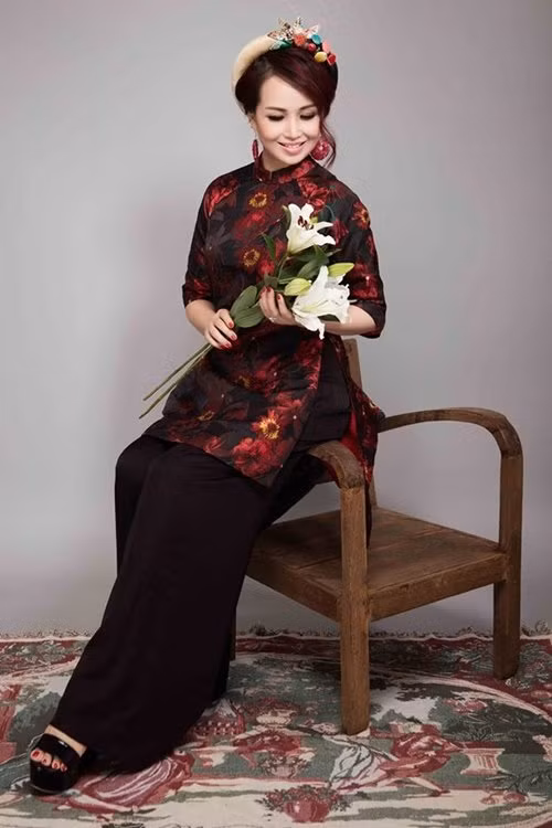 Năm 1993 Nguyễn Diệu Hoa bất ngờ lên xe hoa với 1 doanh nhân người Ấn Độ. Ở thời điểm mới kết hôn với ông xã ngoại quốc, Nguyễn Diệu Hoa khéo léo dành nhiều thời gian học ngôn ngữ cũng như tìm hiểu văn hóa giao tiếp của Ấn Độ để tiện ứng xử với bố mẹ chồng.