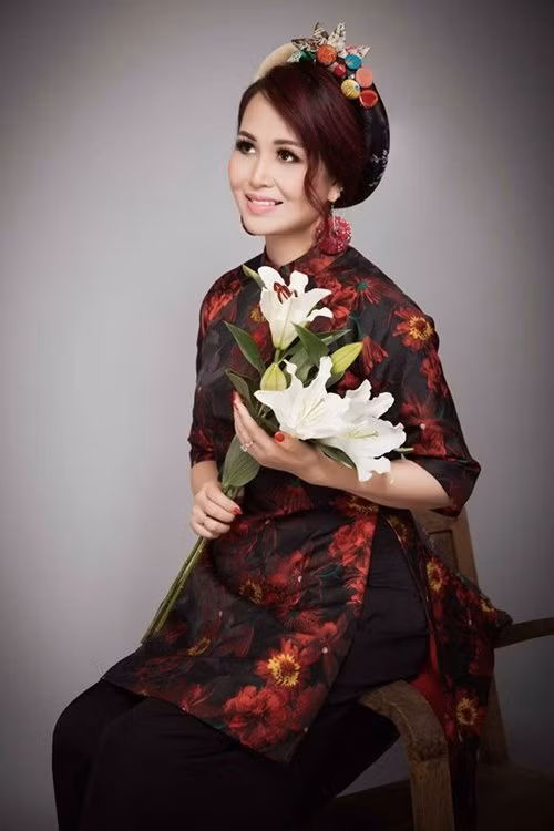 Qua thời gian, có thể thấy Hoa Hậu thập niên 90 vẫn giữ được nhan sắc trẻ trung, xinh đẹp cùng vóc dáng thon gọn khiến nhiều người phải trầm trồ khen ngợi.