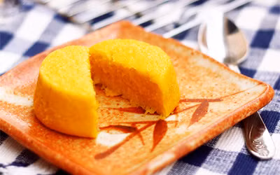 Nếu bạn tin theo quan điểm của người Mỹ thì ăn bánh ngô là hình tượng tượng trưng cho thỏi vàng mang lại giàu có, may mắn trong năm mới.