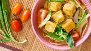 Canh chua chay với các nguyên liệu hoàn toàn từ rau củ thường dùng trong những buổi cỗ chay được nhà chùa tổ chức rất hợp để cũng ông Táo. Nguồn ảnh: Món ngon mỗi ngày.