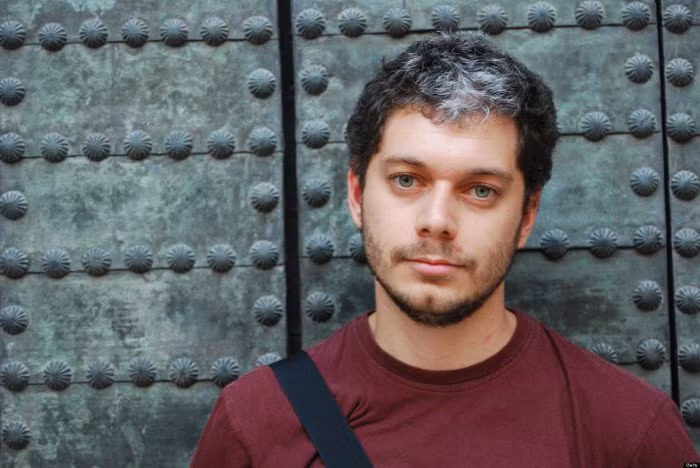 Người bị bạc tóc ở trán là do tì vị không tốt.