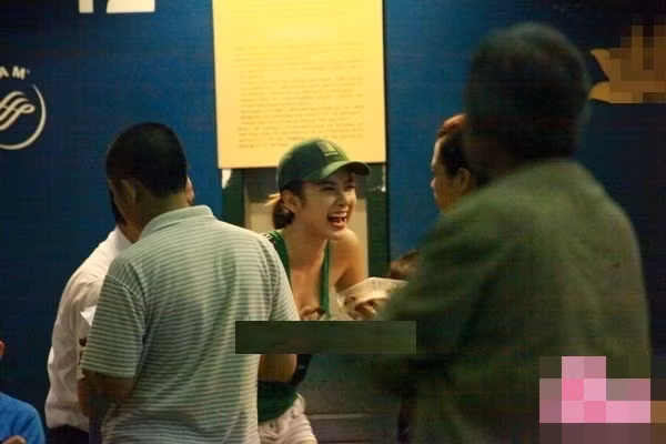 Cô nàng vẫn không hề khiến fan thất vọng với nhan sắc hoàn hảo không chỗ chê.